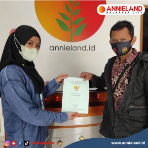 Serah Terima Sertifikat Hak Milik